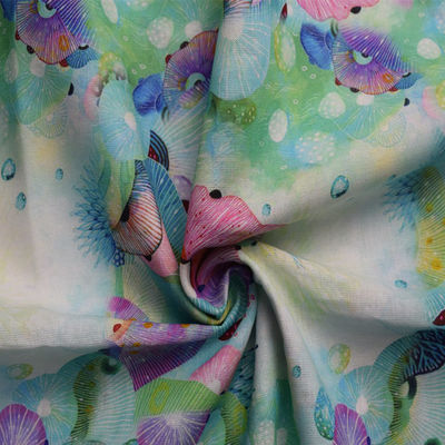 Роскошные хлопко-бумажные ткани полиэстера освещают - голубое флористическое сплетенное рами брюк платья